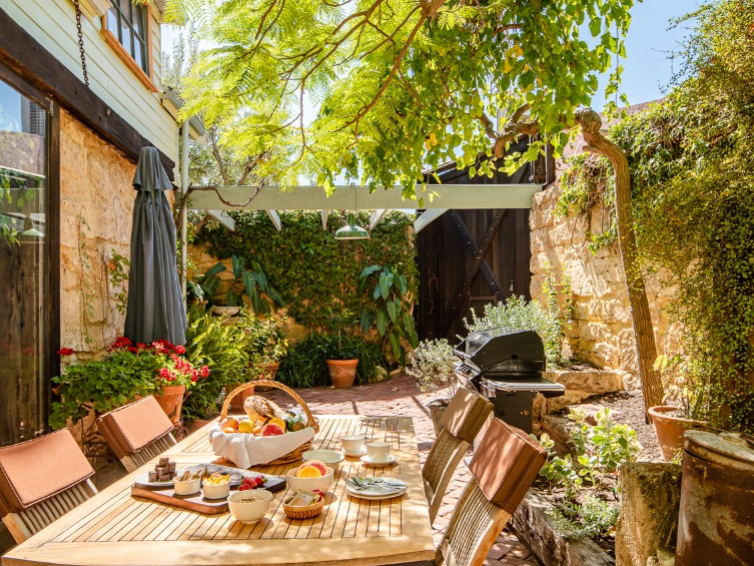 RENT , South Fremantle, WA 6162 House for Rent buymyplace