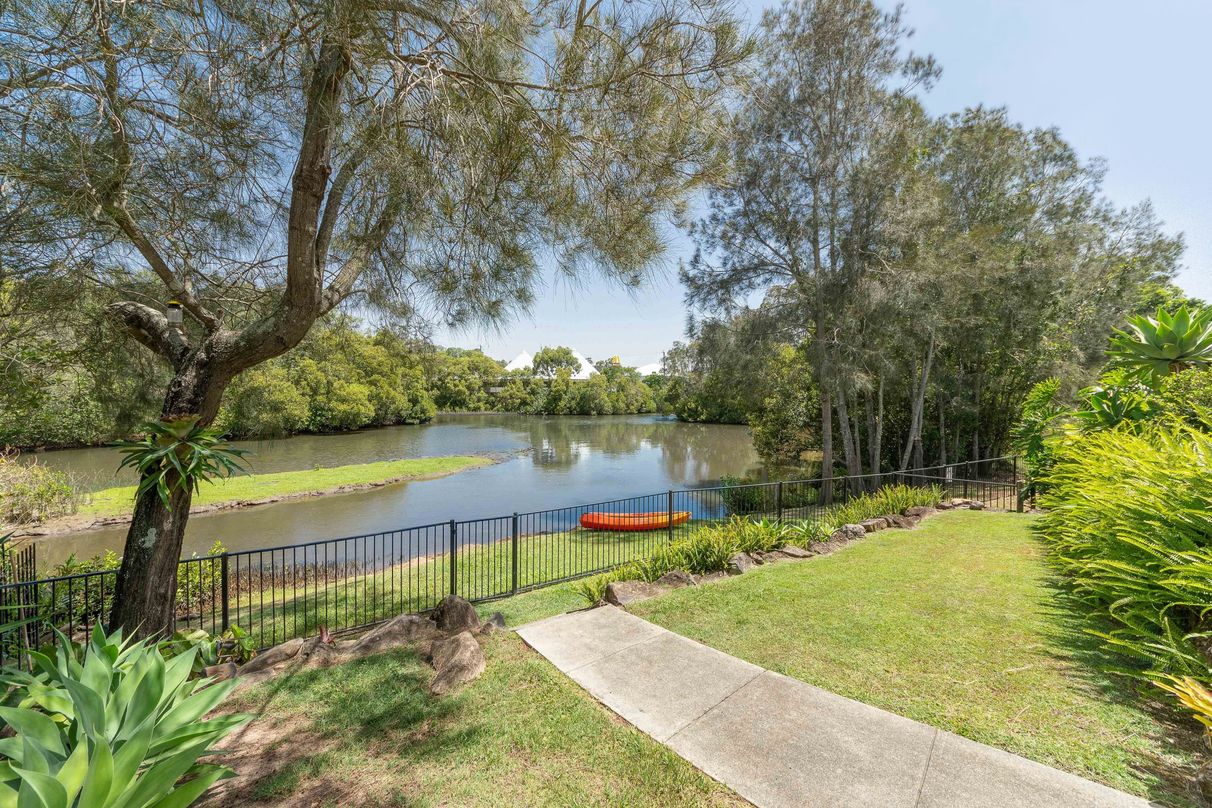 RENT 19 River Oak Drive, Helensvale, QLD 4212 House for Rent