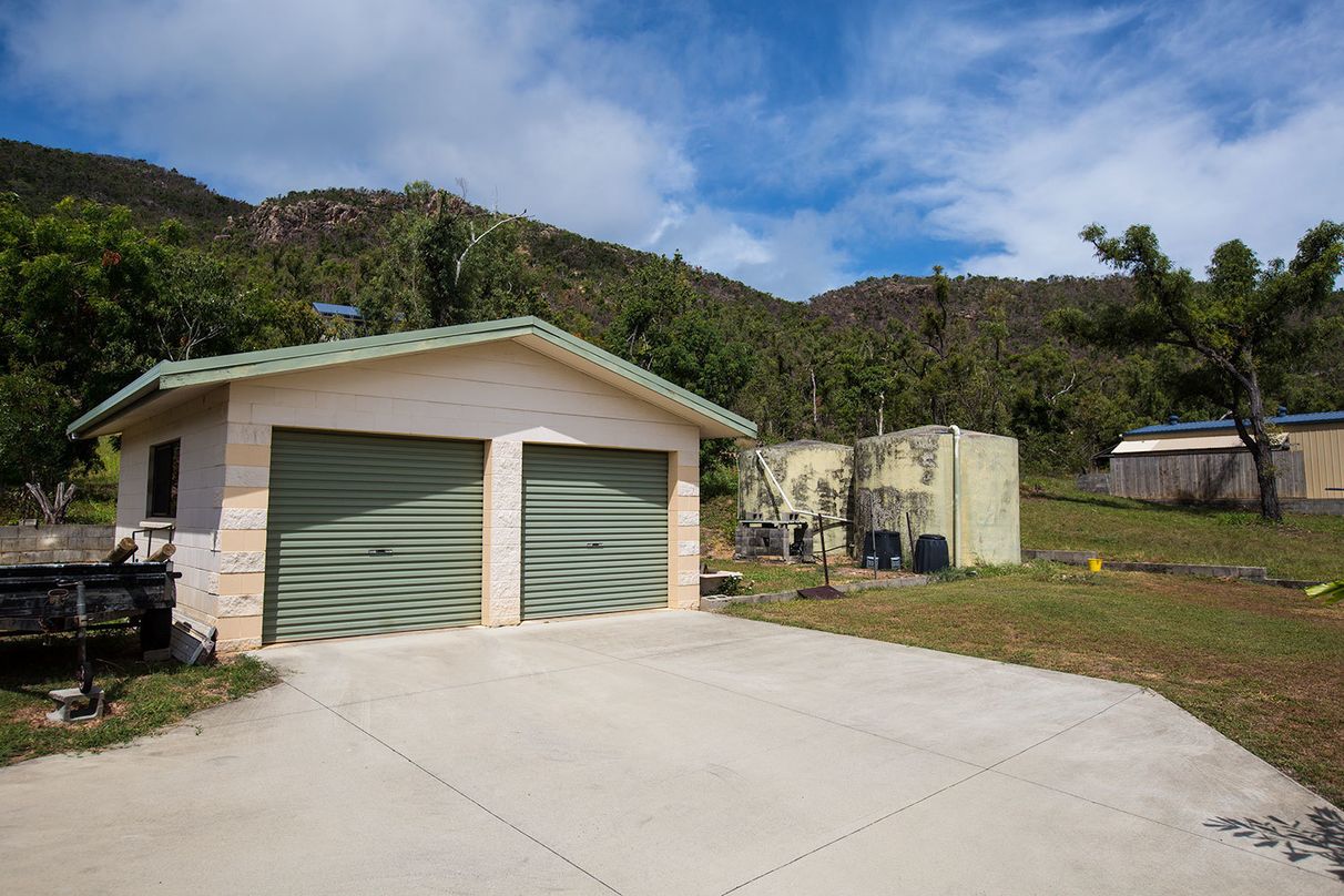 BUY 105 Gloucester Avenue, Hideaway Bay, QLD 4800 House for Sale