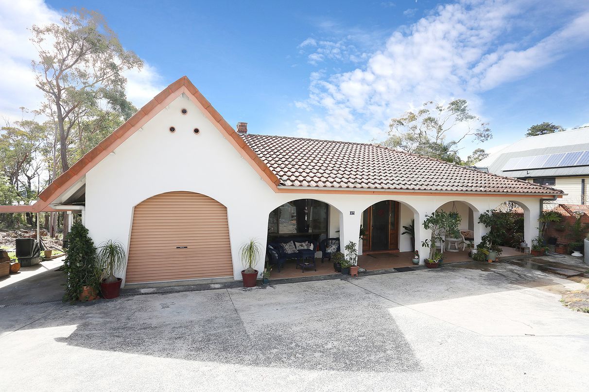 BUY 17 Alexander Avenue, Hazelbrook, NSW 2779 House for Sale