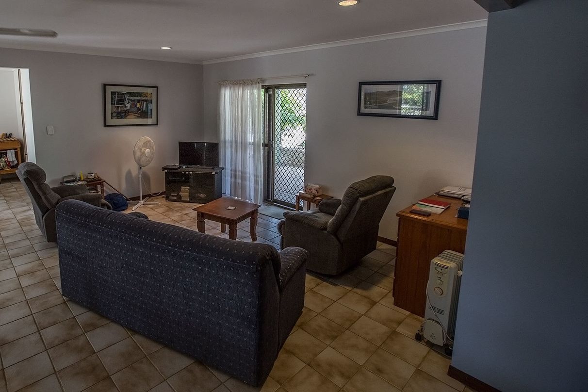 BUY 105 Gloucester Avenue, Hideaway Bay, QLD 4800 House for Sale