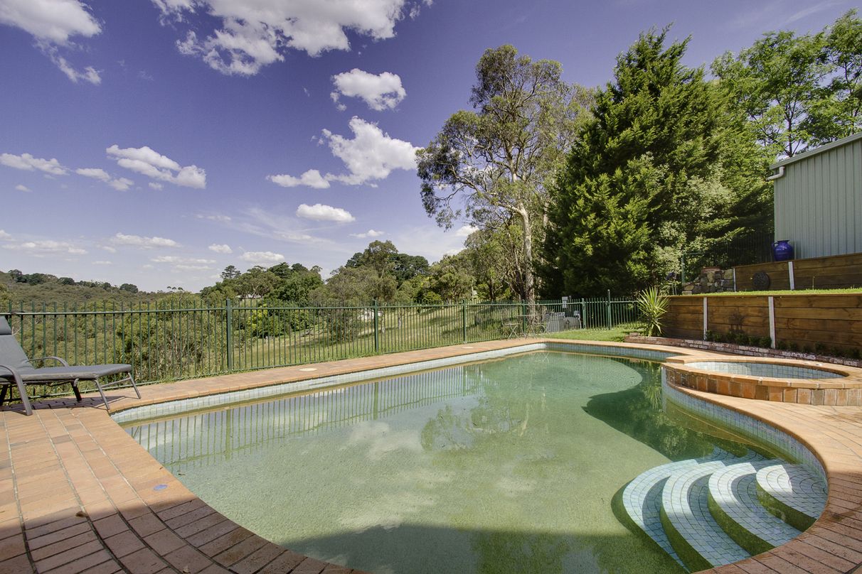 BUY 128 Belgrave Hallam Road, Belgrave South, VIC 3160 House for