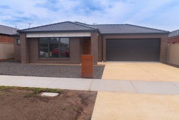 20  Barn Owl Avenue, 20  Barn Owl Avenue, VIC property photo
